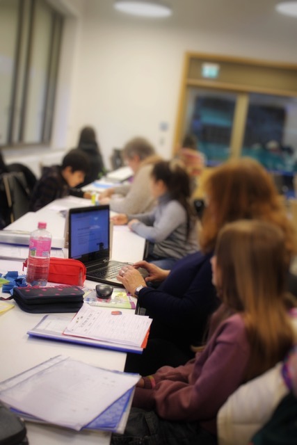 Gemeinsames Lernen am Tisch